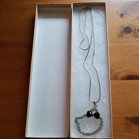 Hello Kitty necklace ❤ - Picture 2 of 4